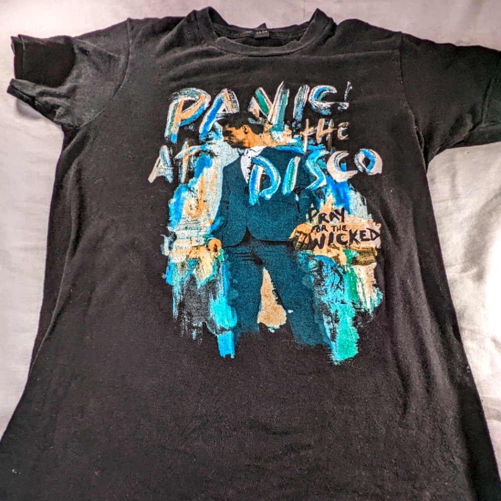 PANIC! At The Disco Pray For The Wicked Band tee Small